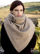 Load image into Gallery viewer, TWEED &amp; MERINO WOOL TRIANGLE SCARF T40

